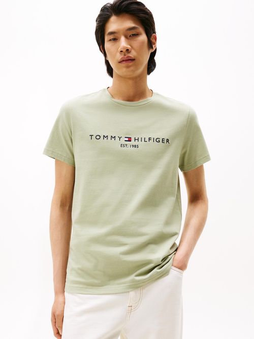 Camiseta-con-logo-bordado