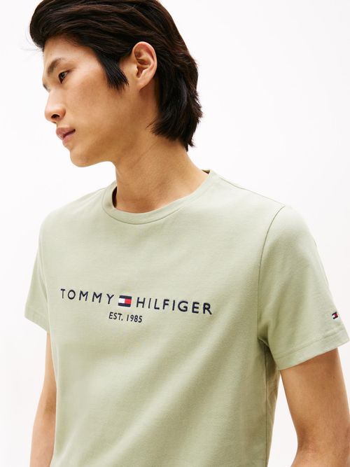 Camiseta-con-logo-bordado