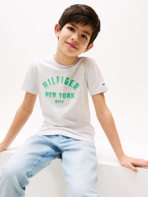 Camiseta-con-logo-de-estilo-grafico