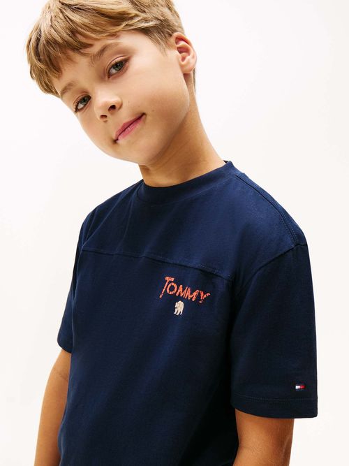 Camiseta-con-logo-grafico