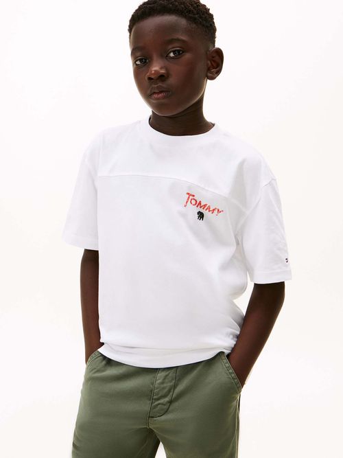 Camiseta-con-logo-grafico