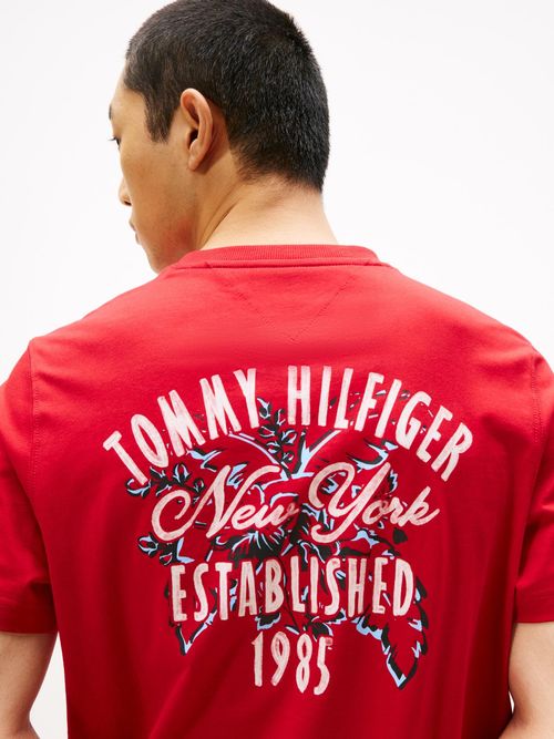 Camiseta-con-logo-grafico