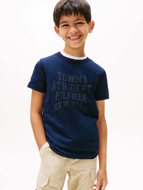 Camiseta-con-logo-varsity