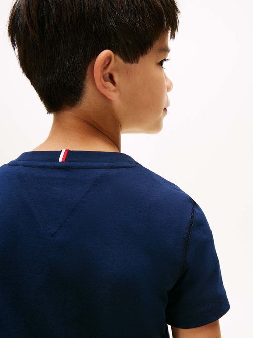 Camiseta-con-logo-varsity