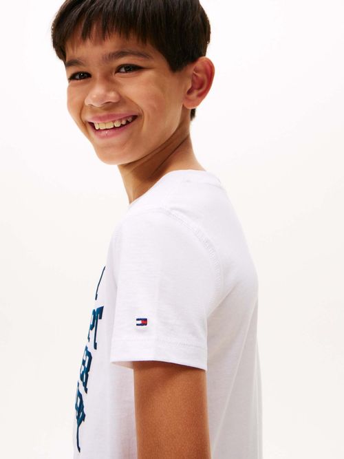 Camiseta-con-logo-varsity