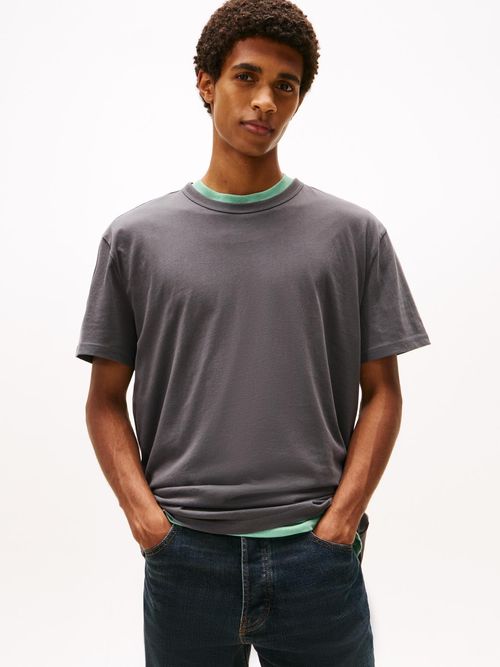 Camiseta-de-corte-regular-con-logo-grafico-posterior