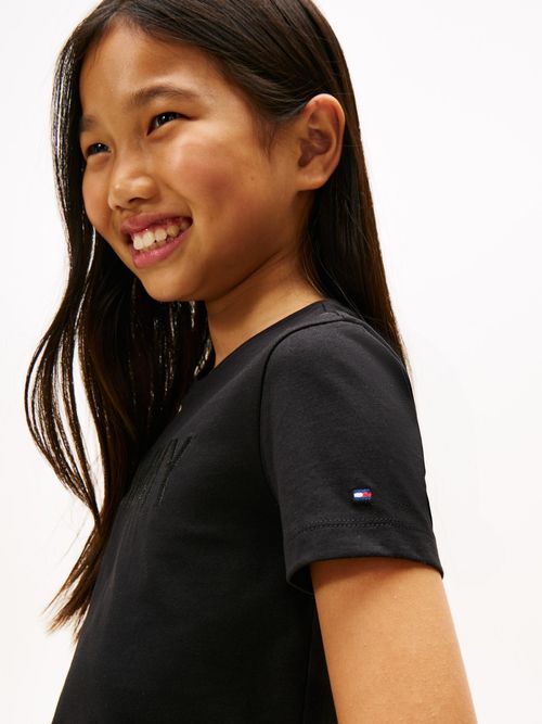 Camiseta-de-cuello-redondo-con-logo