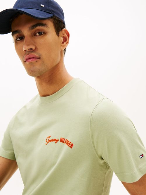 Camiseta-de-cuello-redondo-con-logo