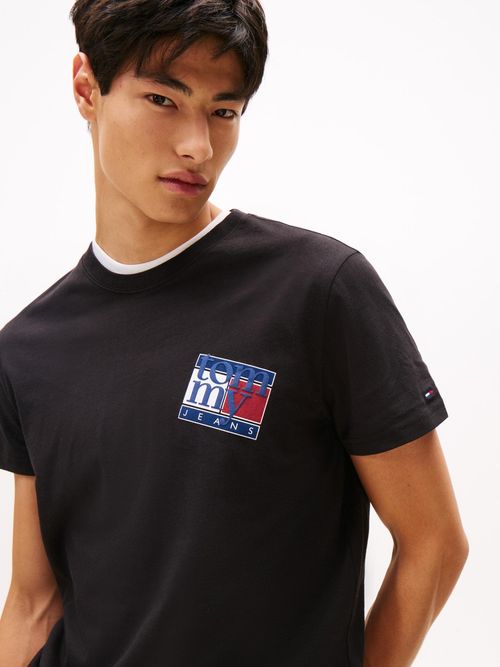 Camiseta-de-cuello-redondo-con-logo-bordado