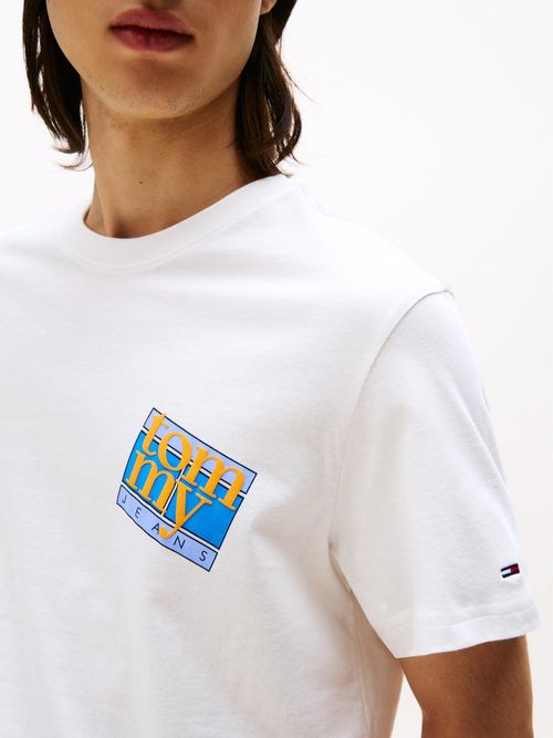 Camiseta-de-cuello-redondo-con-logo-bordado