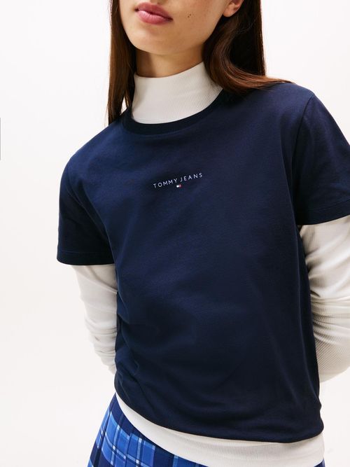 Camiseta-de-cuello-redondo-con-logo-lineal