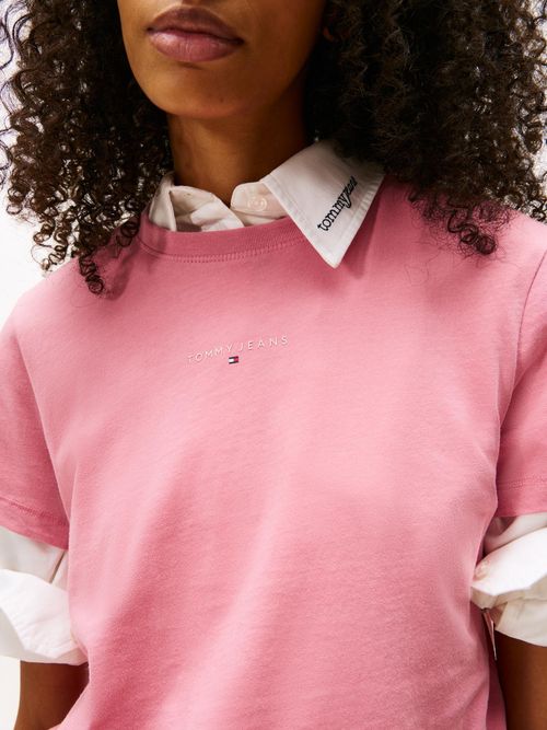 Camiseta-de-cuello-redondo-con-logo-lineal