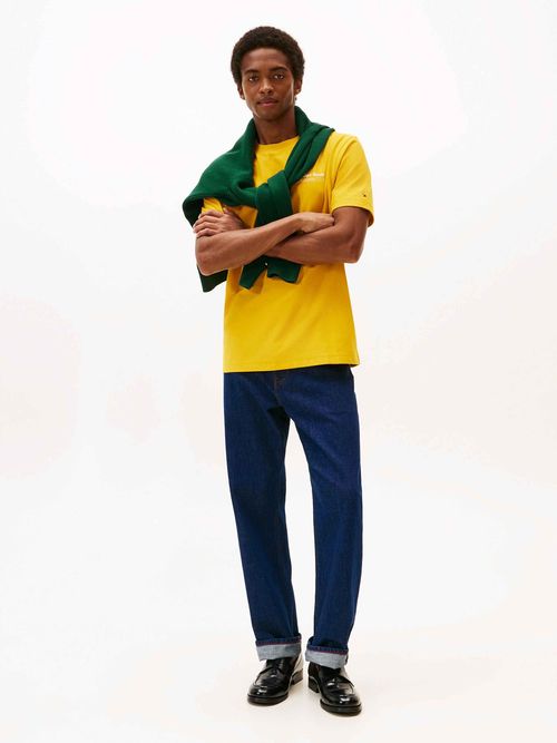 Camiseta-de-cuello-redondo-con-logo-trasero