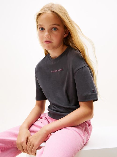 Camiseta-de-punto-con-logo-engomado