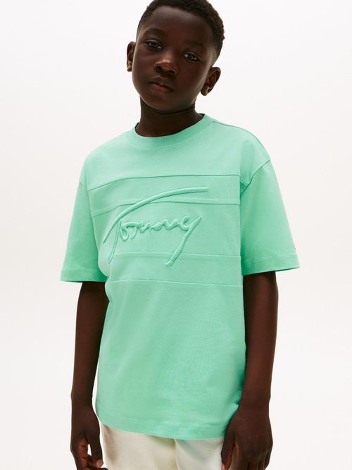 Camiseta-distintiva-bordada