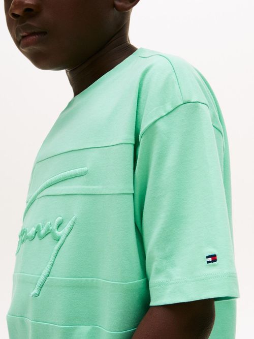 Camiseta-distintiva-bordada