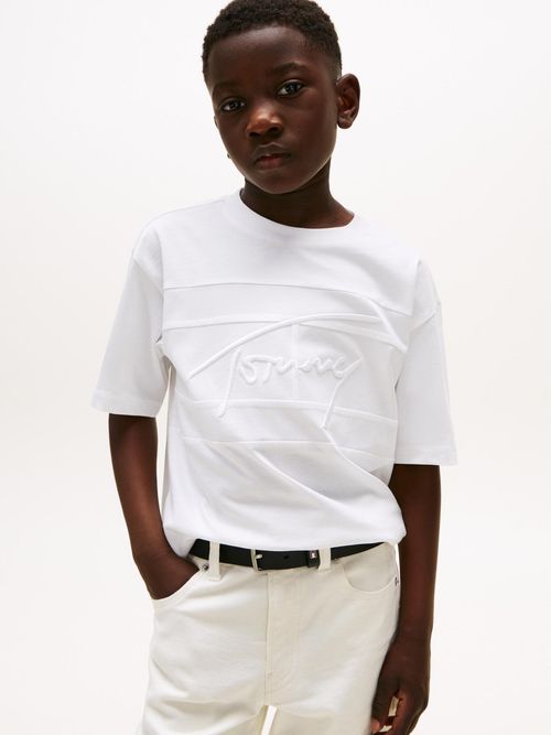 Camiseta-distintiva-bordada