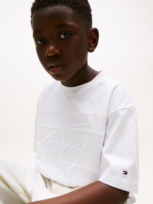 Camiseta-distintiva-bordada