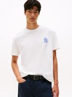 Camiseta-relaxed-con-logo-en-forma-de-escudo