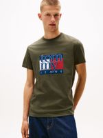 Camiseta-slim-con-logo-grafico