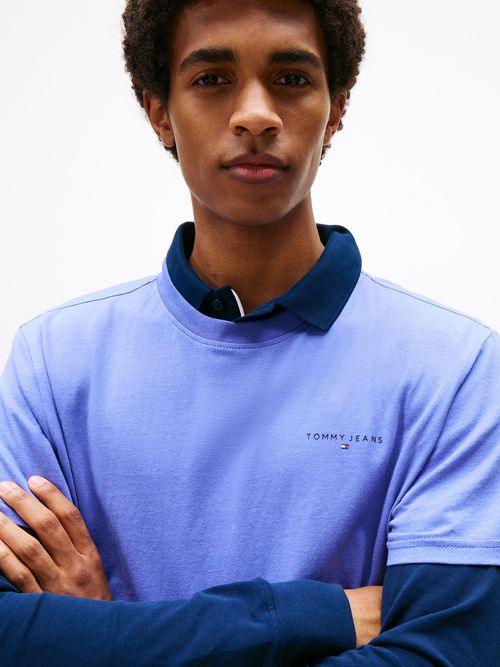 Camiseta-slim-con-logo-lineal