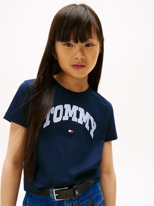 Camiseta-Varsity-con-logo-de-saten