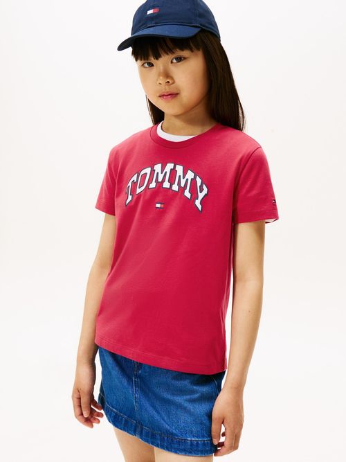 Camiseta-Varsity-con-logo-de-saten