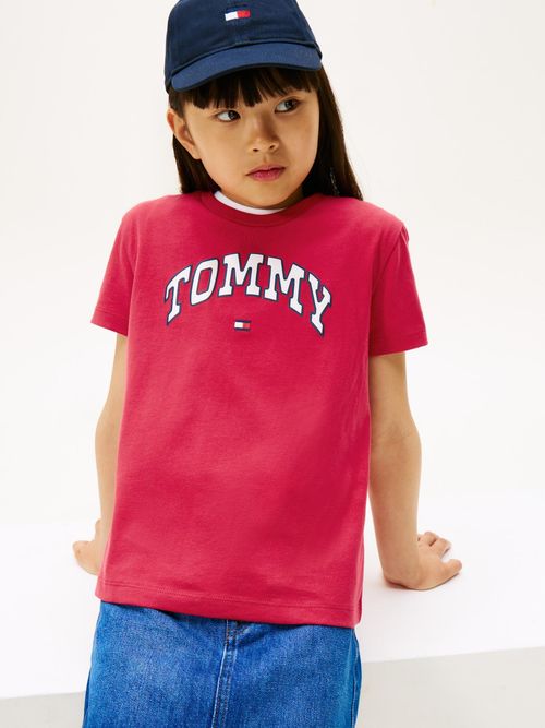 Camiseta-Varsity-con-logo-de-saten