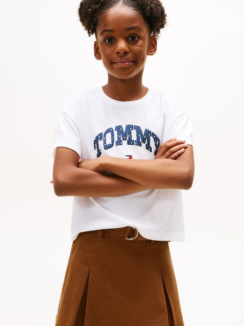 Camiseta-Varsity-con-logo-de-saten