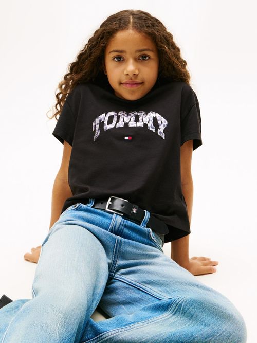 Camiseta-Varsity-con-logo-de-saten