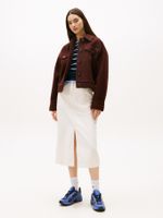 Falda-Claire-midi-de-pana-con-logo-bordado