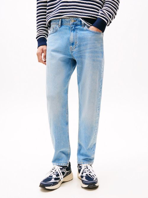 Jeans-Isaac-amplios-y-desteñidos-de-pernera-conica