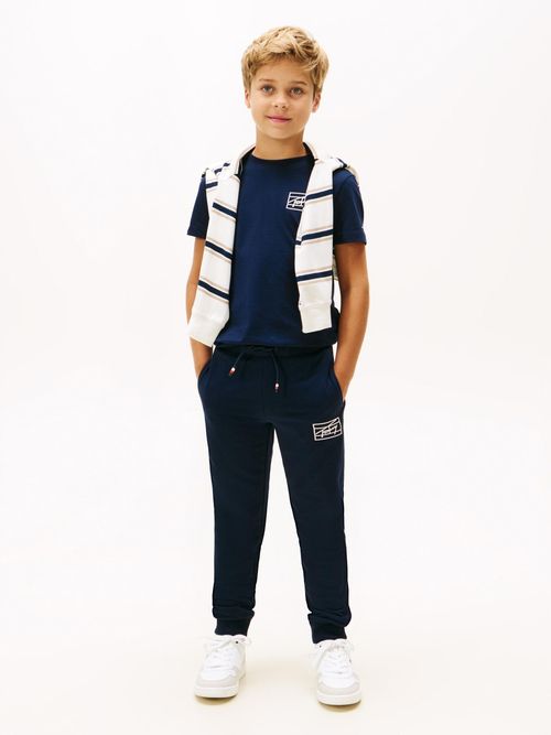 Jogger-varsity-con-logo-grafico