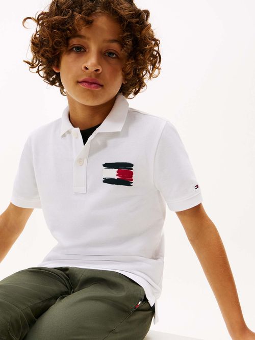 Polo-con-bandera-bordada-en-el-pecho