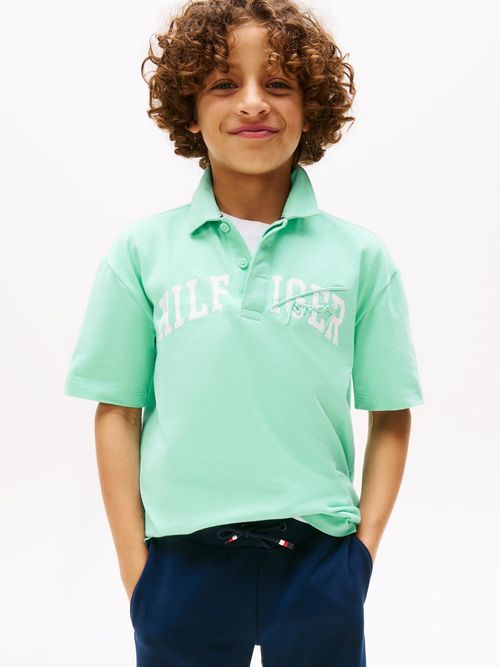 Polo-de-corte-regular-con-logos-mixtos