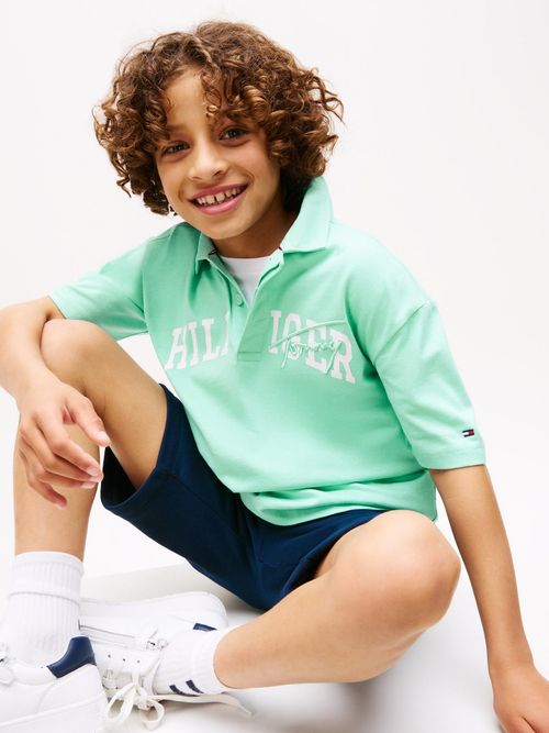 Polo-de-corte-regular-con-logos-mixtos