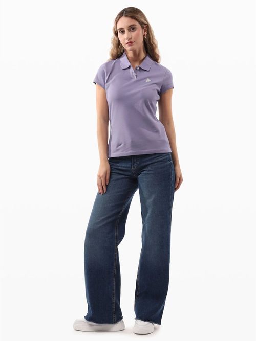 Polo-de-corte-slim-con-logo-script