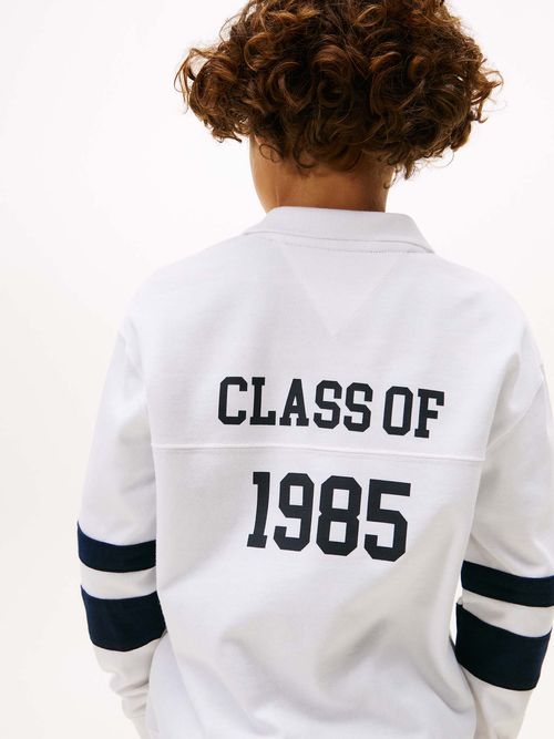 Polo-Varsity-de-manga-larga-con-aplicacion