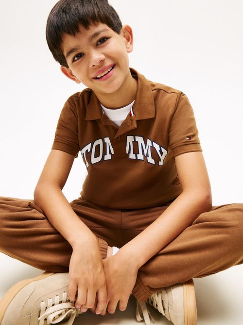 Polo-Varsity-en-pique-con-corte-regular