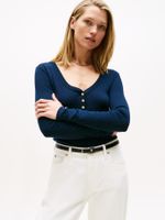 Top-con-cuello-henley-con-botones