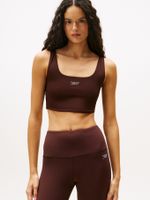 Top-sin-mangas-de-corte-cropped-y-corte-slim