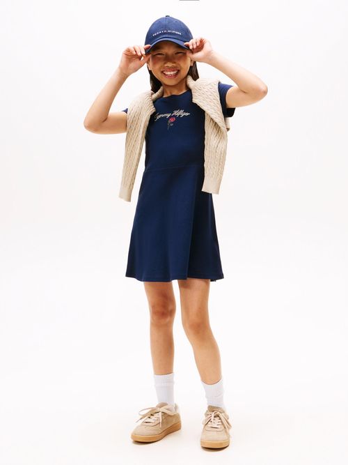 Vestido-de-corte-skater-con-logo-script