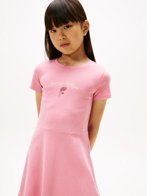 Vestido-de-corte-skater-con-logo-script