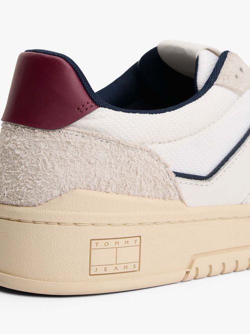 Zapatillas-de-ante-con-mezcla-de-texturas