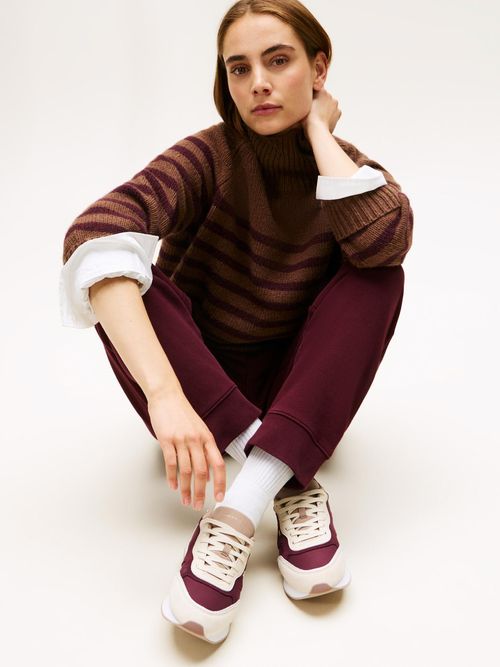 Zapatillas-de-ante-con-monograma-TH