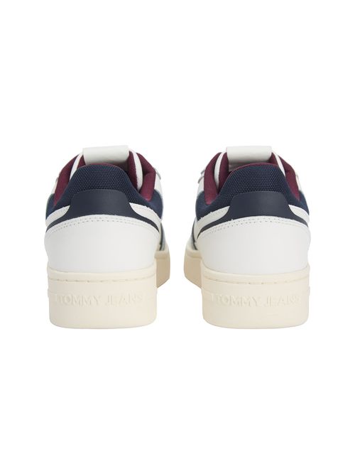 Zapatillas-de-baloncesto-con-suela-fina-dentada