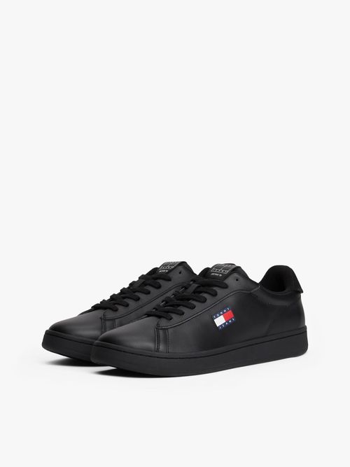 Zapatillas-de-cuero-con-diseño-retro