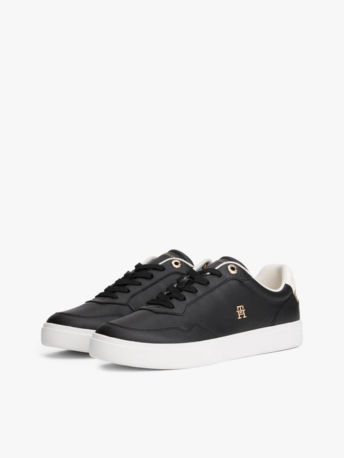 Zapatillas-en-cuero-con-monograma-TH