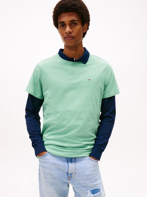 Camiseta-clasica-con-cuello-redondo