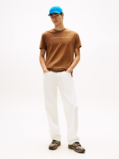 Camiseta-con-logo-bordado